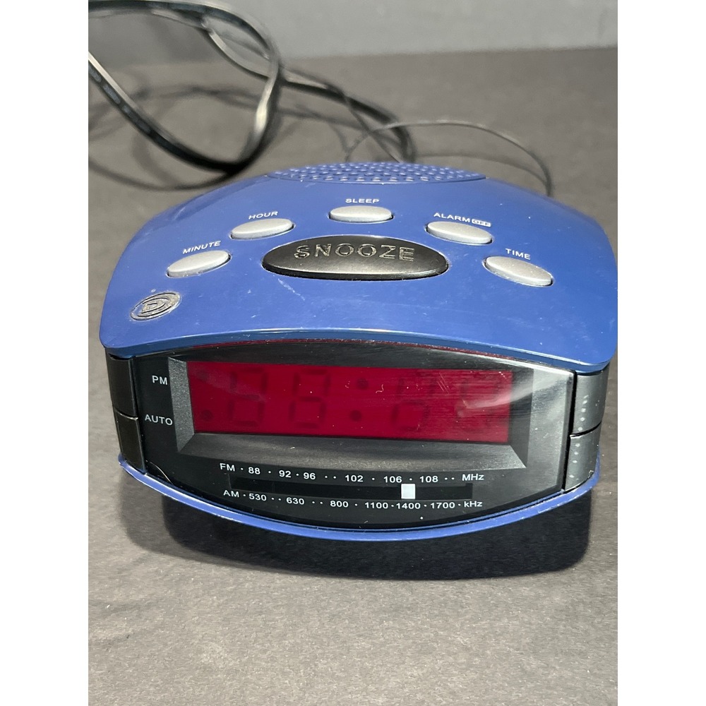 Durabrand CR-502 AM/FM Clock Radio Blue Digital Alarm Red LED Display Retro